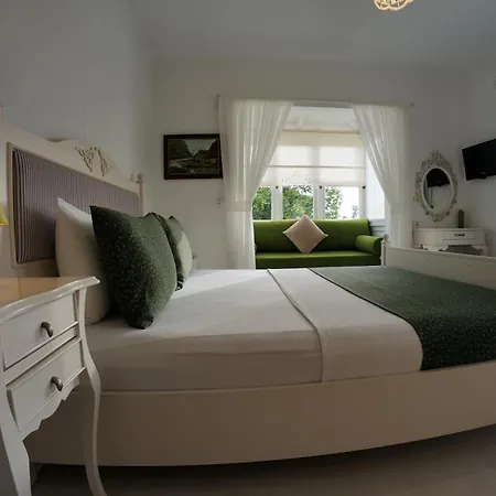 Adelfia ألاتشاتي